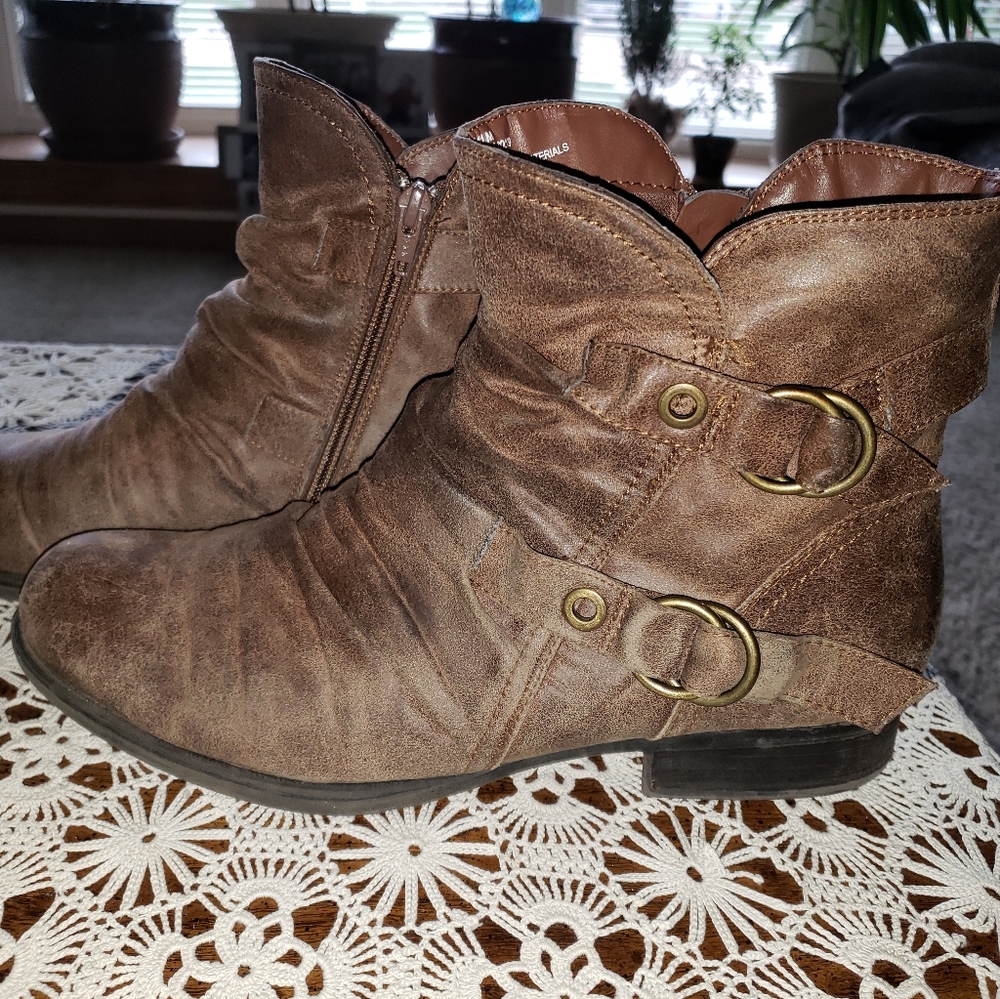 BareTraps faux brown leather ankle Boots Size 11M